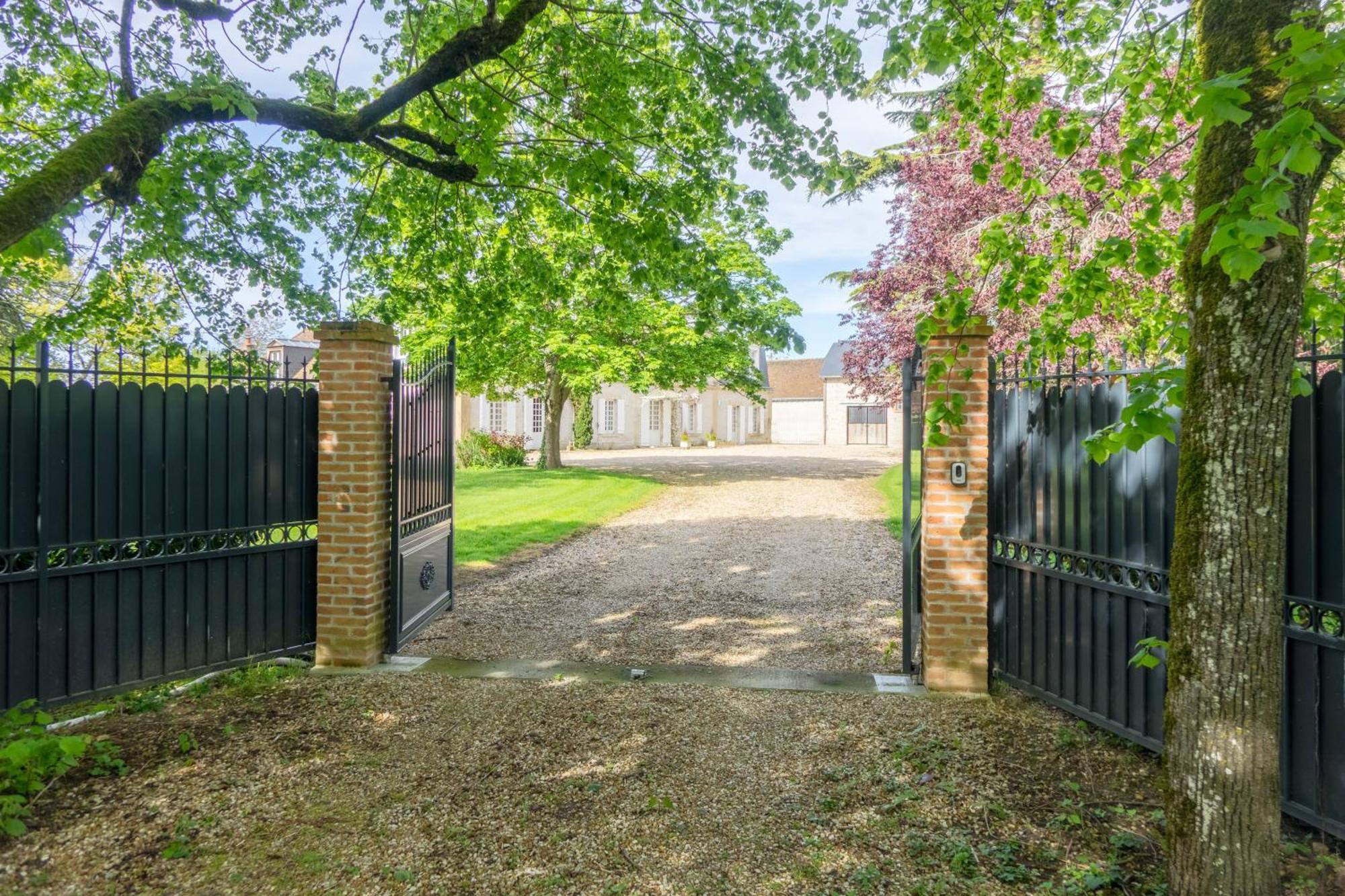 Maison Chaleureuse De 4 A 12 Personnes Neuville-aux-Bois Экстерьер фото